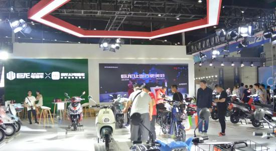 巨(ju)龍AI“更聰明的電動(dòng)車”很吸眼！