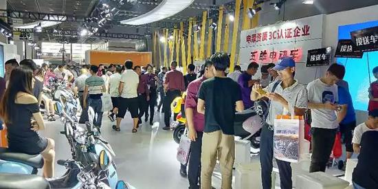 五羊電摩資質(zhi)+3C認證吸引衆多與(yu)會經銷商的關注(zhu)
