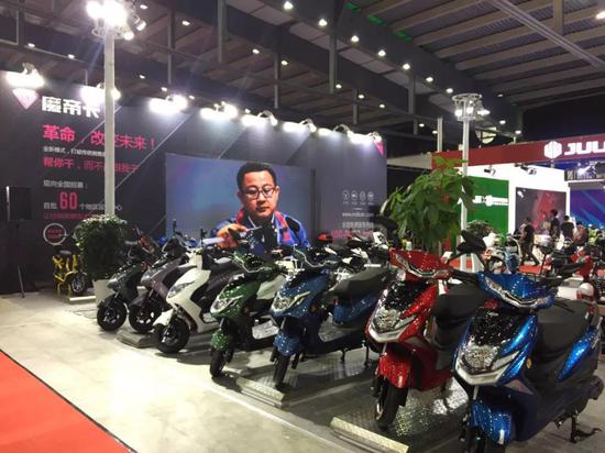 魔帝卡用科技革(gé)命改變未來！