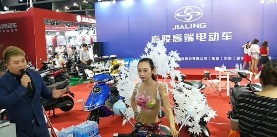 嘉(jiā)陵高端電動車+美(měi)女！